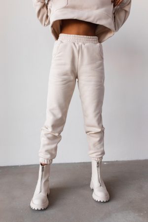 Spodnie dresowe typu jogger w kolorze WHITE SAND - DISPLAY BY MARSALA.