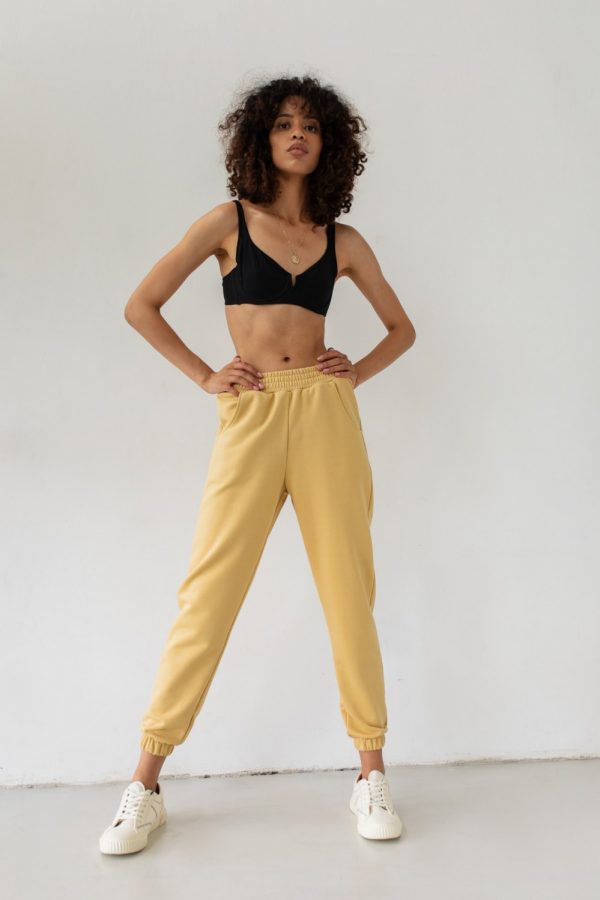 Spodnie dresowe typu jogger w kolorze HAZELNUT - DISPLAY BY MARSALA.