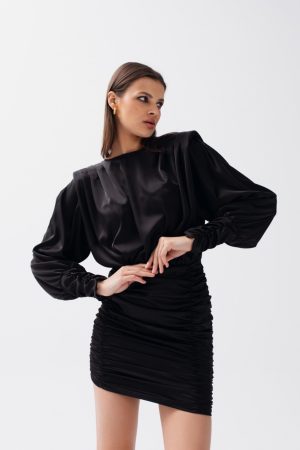 Sukienka z drapowaniem w kolorze czarnym - IMOGEN.