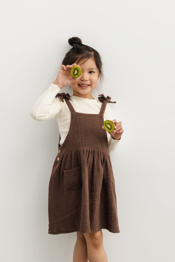 MINI sukienka z lnem oraz kieszonką w kolorze CACAO SHAKE - MIRABELL-128-134 (8-9).
