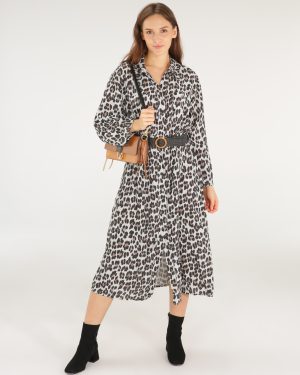 Krepowana sukienka w panterkę.