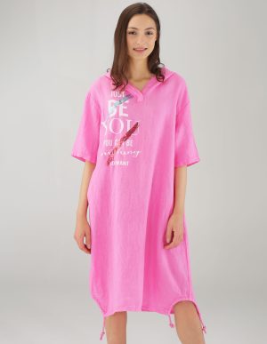 Sukienka z kapturem.