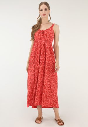 Czerwona sukienka z wiskozy.
