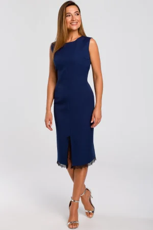 Elegancka sukienka ołówkowa midi rozcięcie na dole i koronka granatowa.