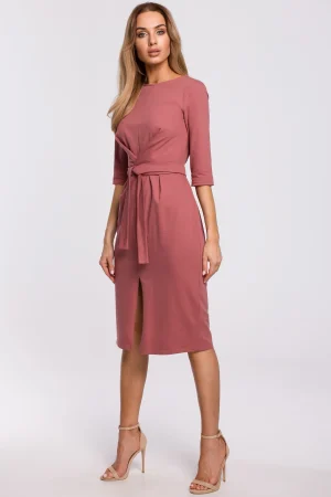 Sukienka dopasowana z rozcięciem i wiązaniem różowa bawełna.