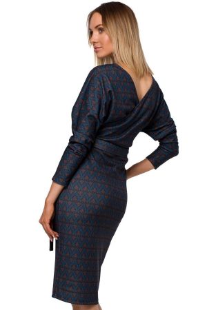 Ołówkowa sukienka dzianinowa kopertowa góra i modny nadruk.