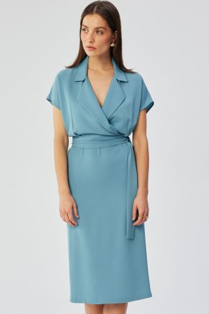 Elegancka sukienka z kołnierzem niebieska.