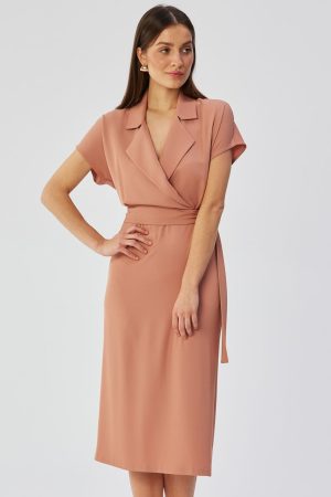 Elegancka sukienka z kołnierzem różana.