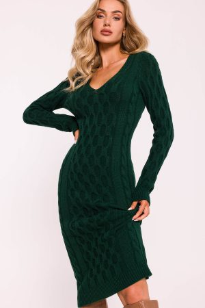 Sweterkowa sukienka z dekoltem V i modnym splotem zielona.