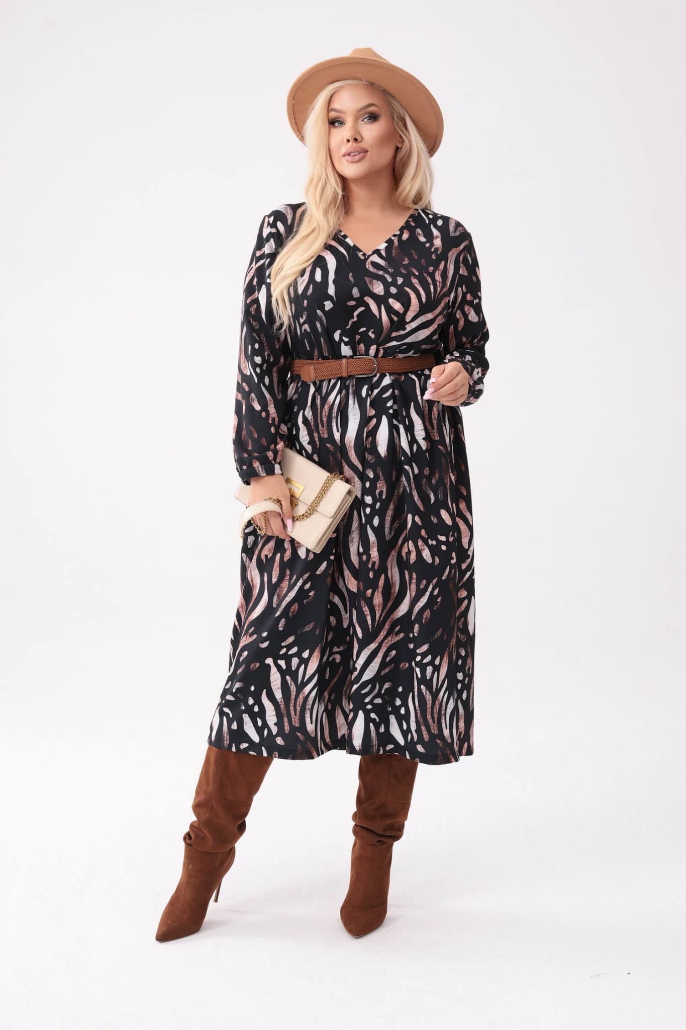 Overise'owa sukienka Oli z roślinnym printem PLUS SIZE XXL OVERSIZE.