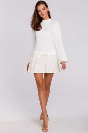 Elegancka sukienka mini z kontrafałdami ecru.