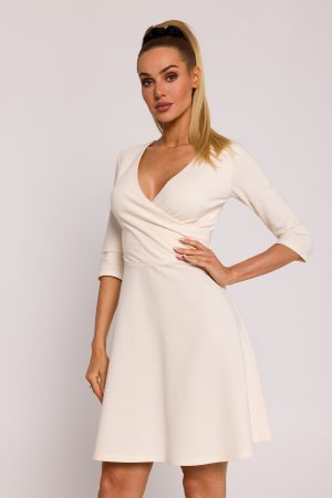 Śmietankowa Mini Sukienka z Dekoltem i Zakładkami.